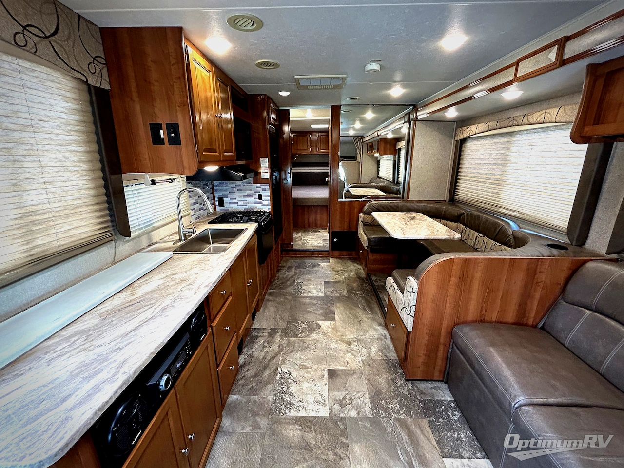 2019 Coachmen Leprechaun 319MB Ford 450 Photo 3