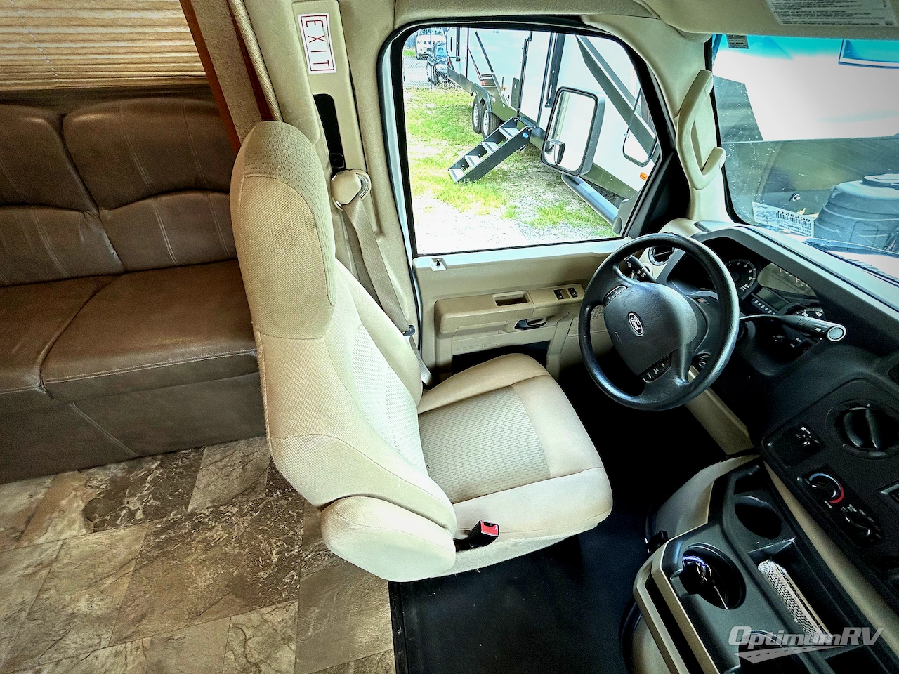 2019 Coachmen Leprechaun 319MB Ford 450 Photo 8