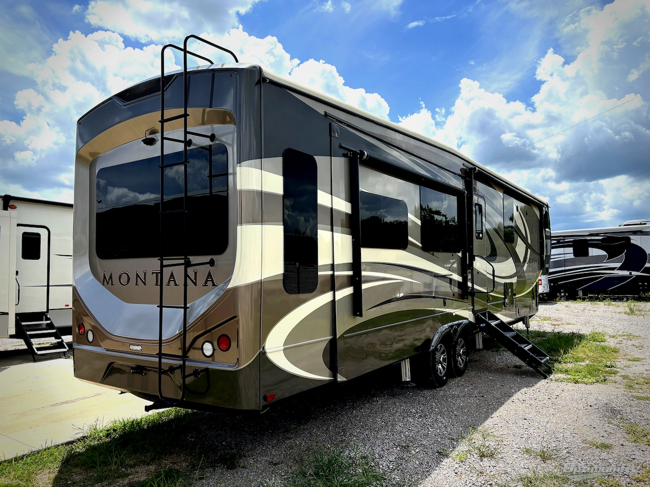 2017 Keystone Montana 3921 FB Photo 2