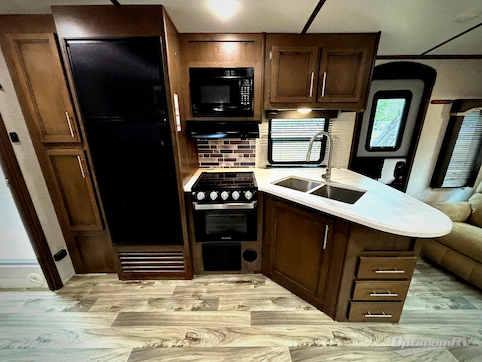 2020 Keystone Cougar Half-Ton 29RLD RV Photo 2