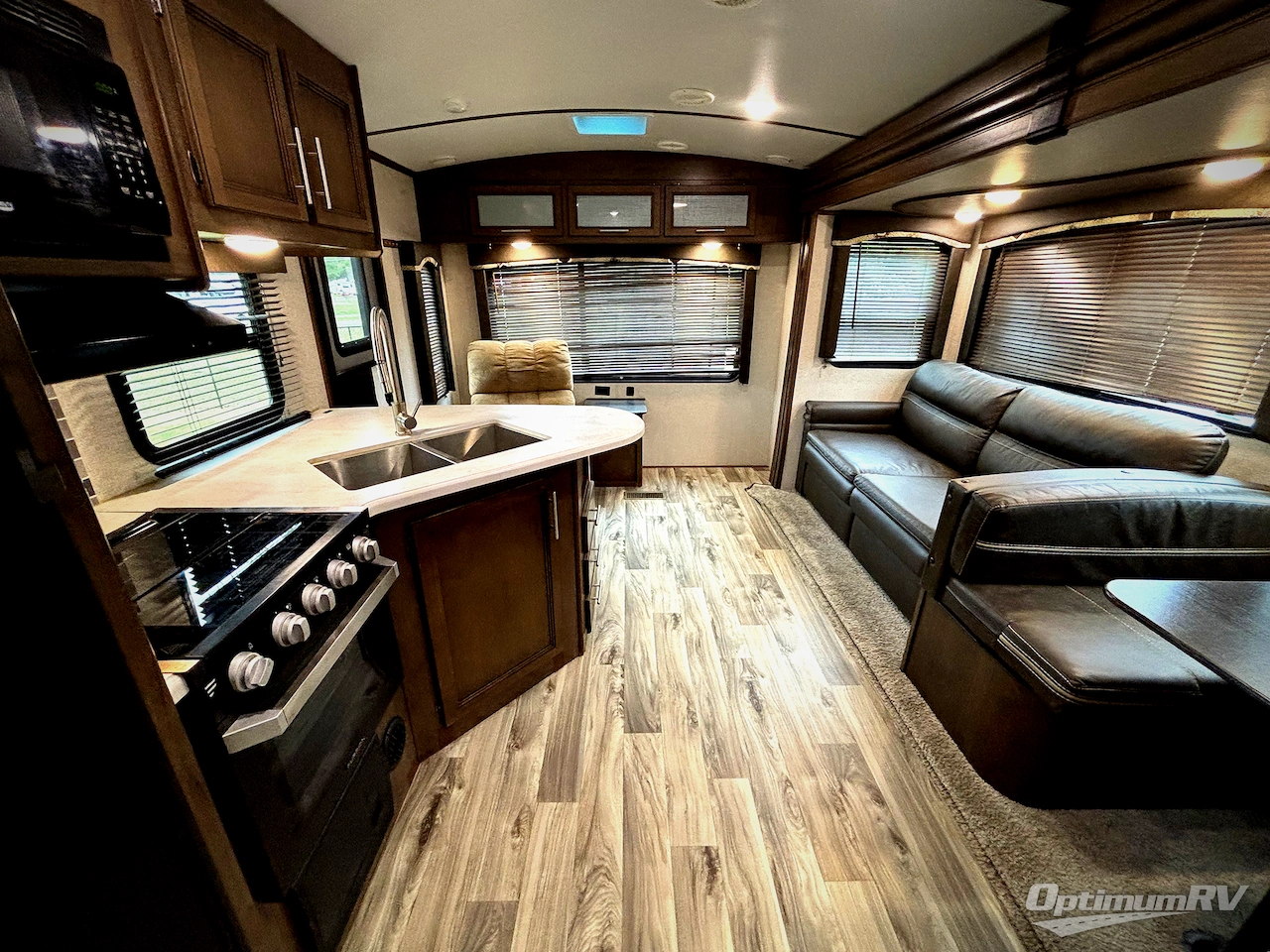 2020 Keystone Cougar Half-Ton 29RLD Photo 4