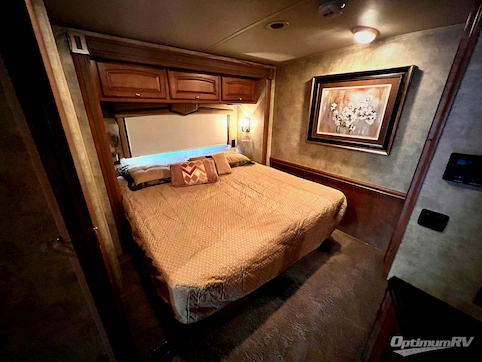 2012 Winnebago Sightseer 33C RV Photo 4