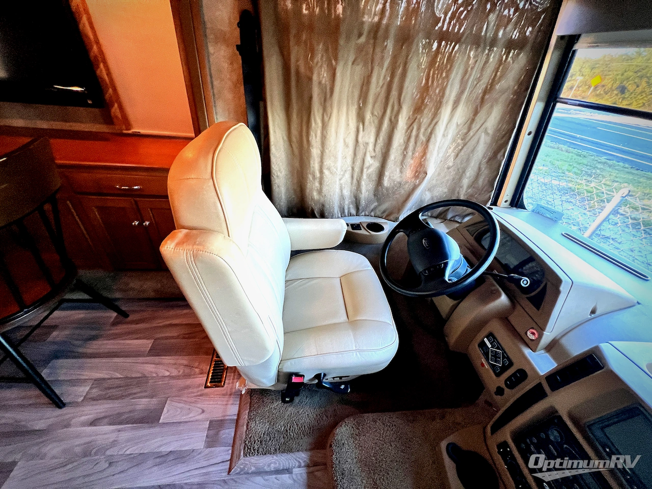 2012 Winnebago Sightseer 33C Photo 8