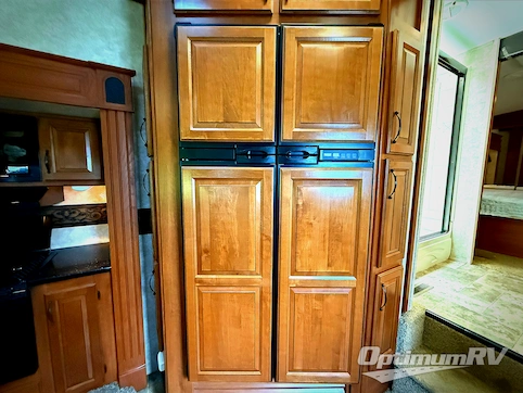 2013 Keystone Montana High Country 318RE RV Photo 4