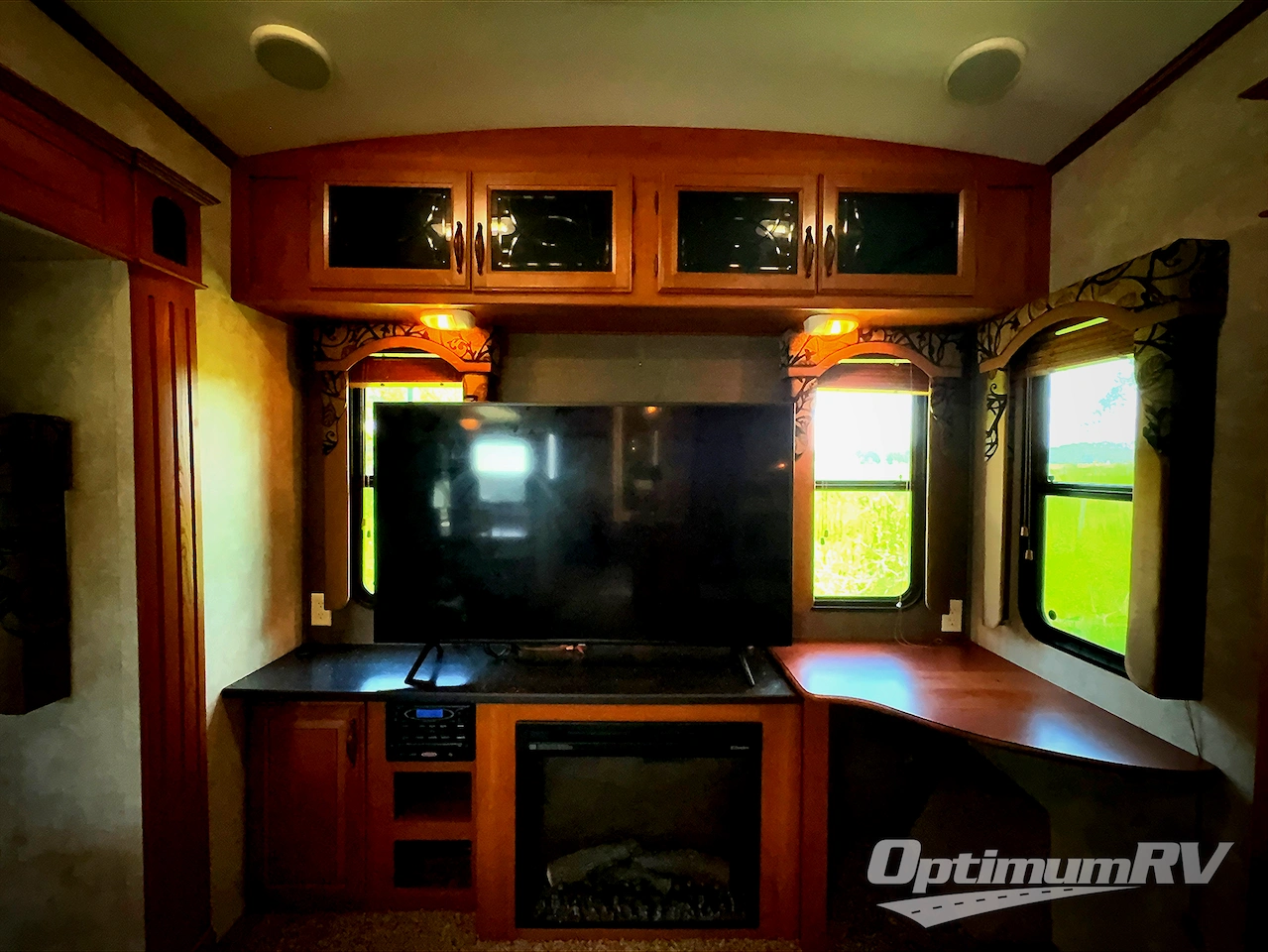 2013 Keystone Montana High Country 318RE Photo 6