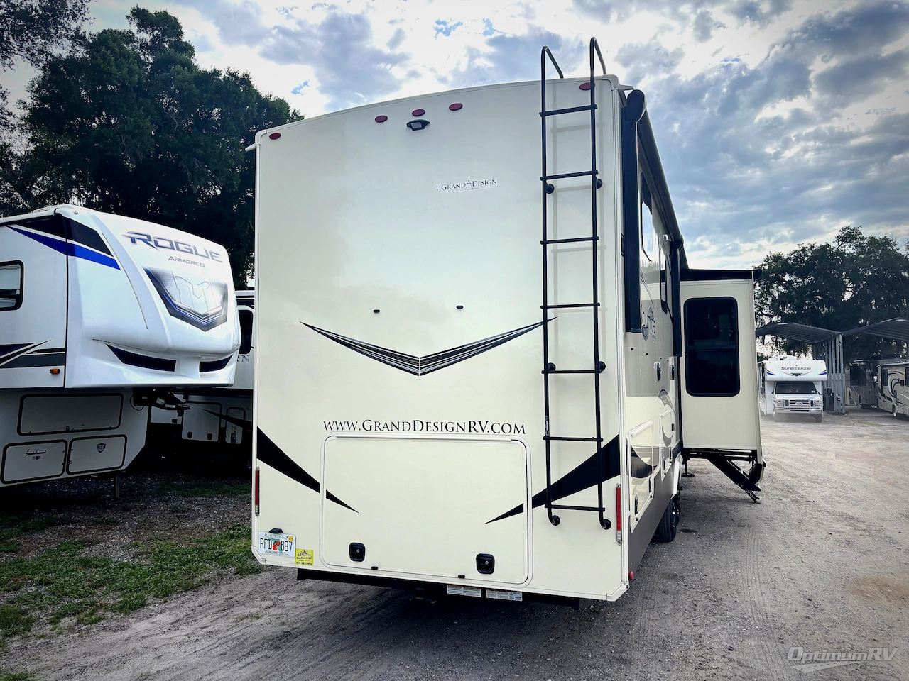 2021 Grand Design Solitude 380FL Photo 2