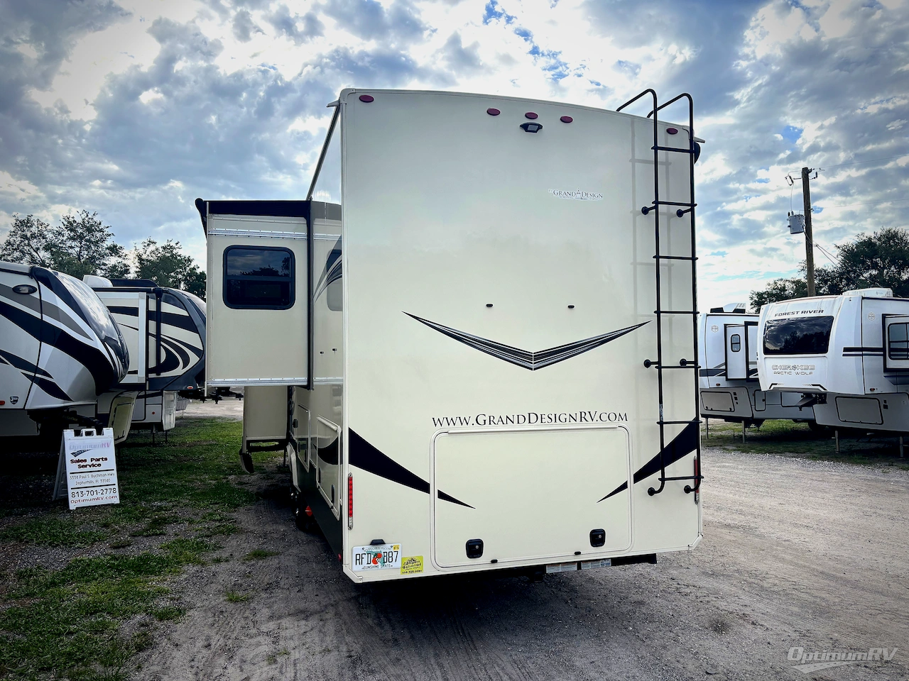 2021 Grand Design Solitude 380FL Photo 3