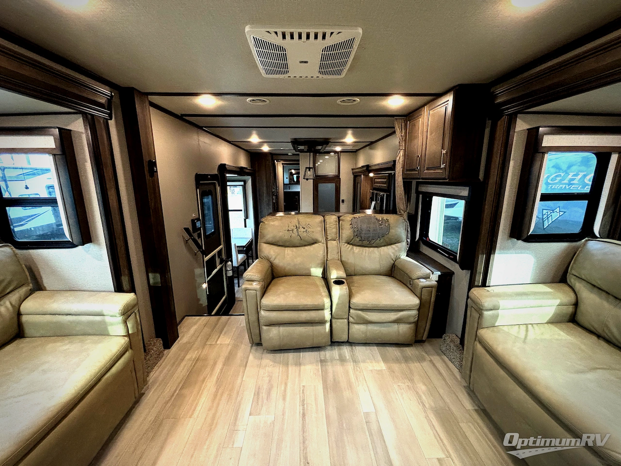 2021 Grand Design Solitude 380FL Photo 4