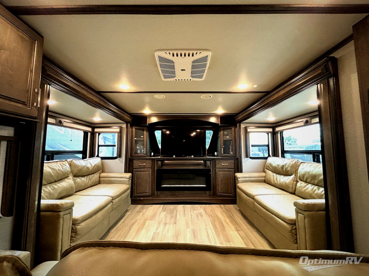 2021 Grand Design Solitude 380FL Photo 5
