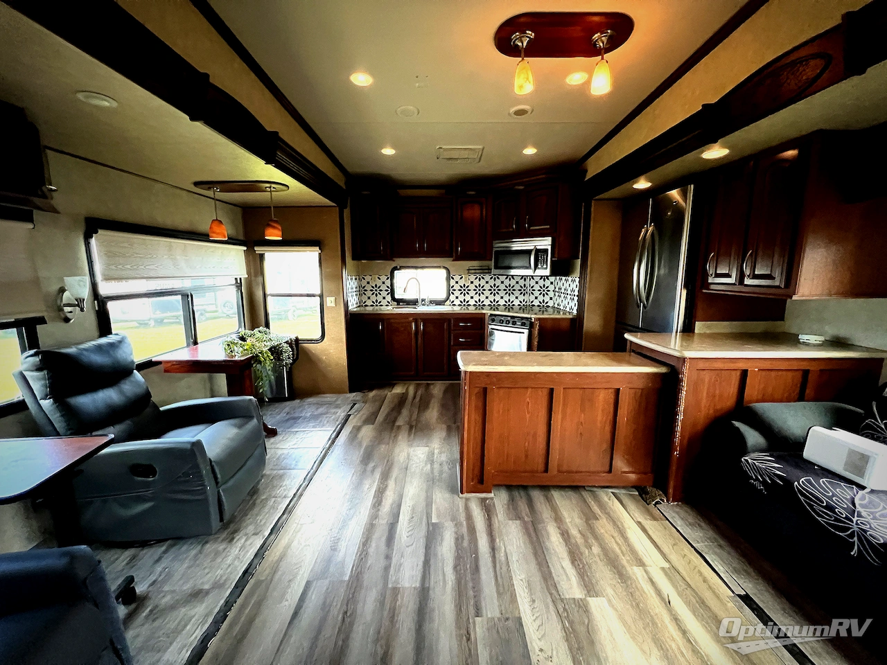 2015 Palomino Columbus F340RK Photo 4