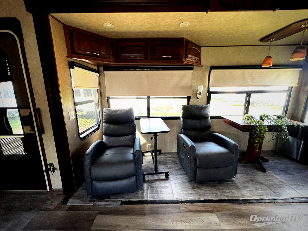 2015 Palomino Columbus F340RK Photo 8