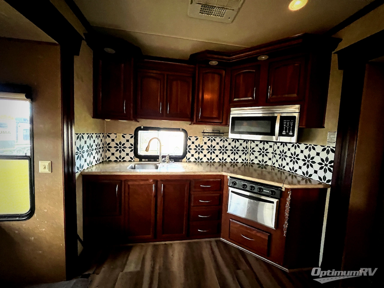 2015 Palomino Columbus F340RK Photo 10