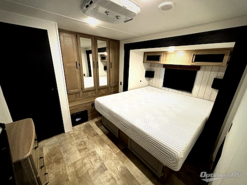 2025 Palomino Puma 31FKRK RV Photo 4