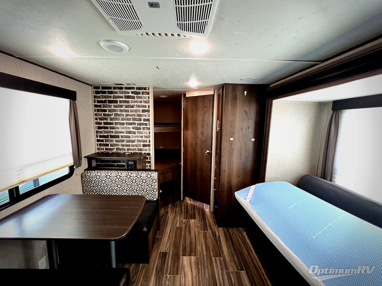 2019 Shasta Shasta 25RS Photo 3