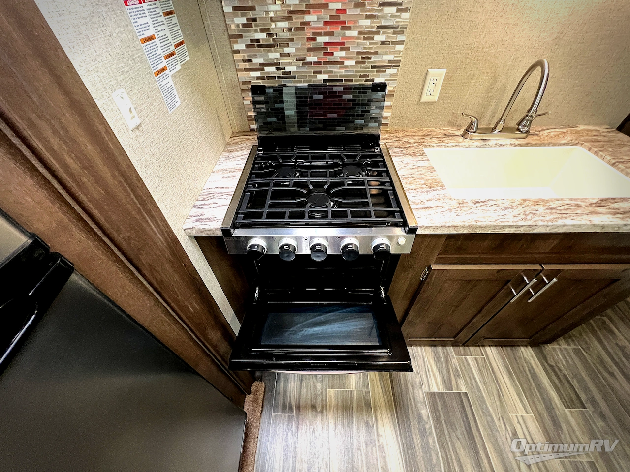 2019 Shasta Shasta 25RS Photo 10