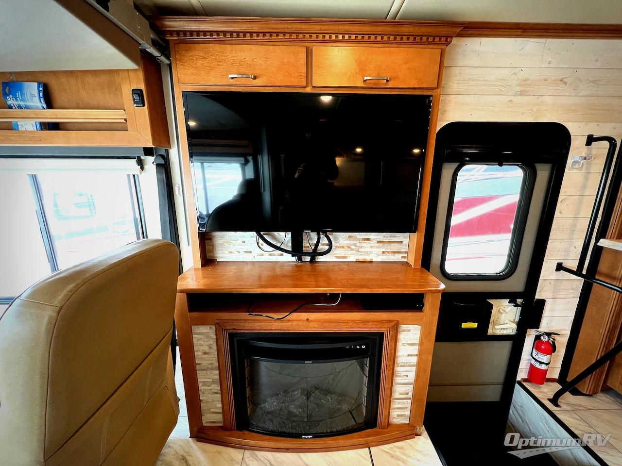 2017 Winnebago Forza 34T Photo 8
