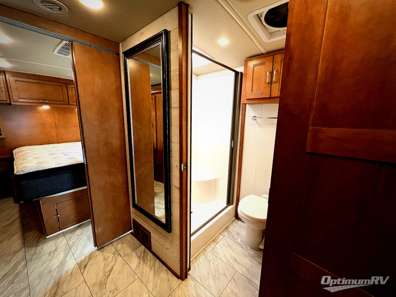 2017 Winnebago Forza 34T Photo 19