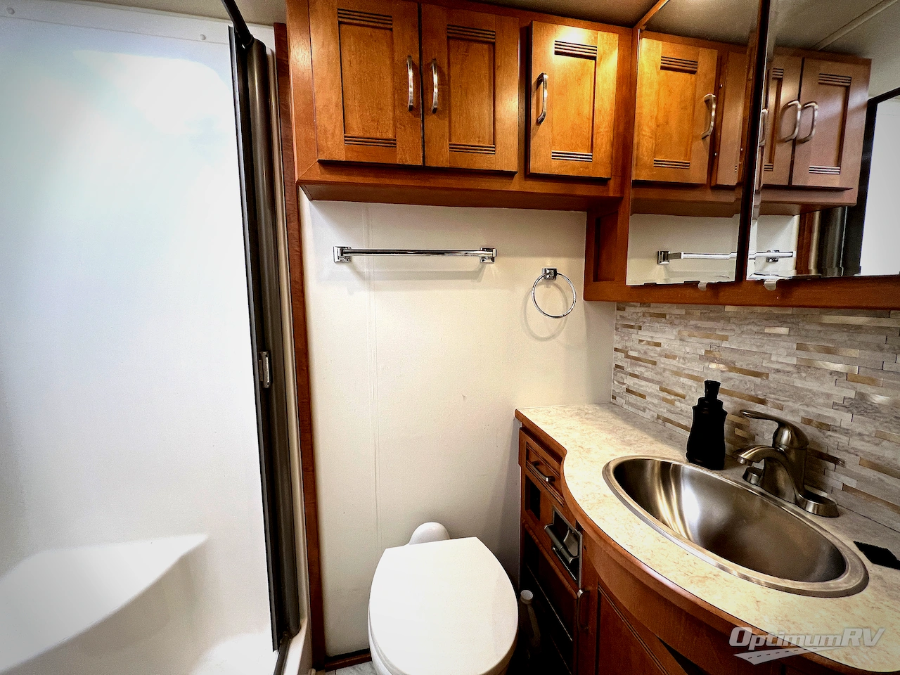 2017 Winnebago Forza 34T Photo 20