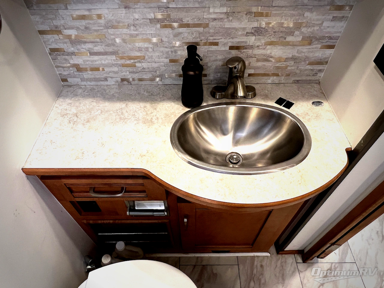 2017 Winnebago Forza 34T Photo 22