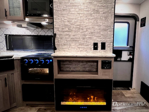 2022 Dutchmen Coleman Lantern Series 242BH RV Photo 4