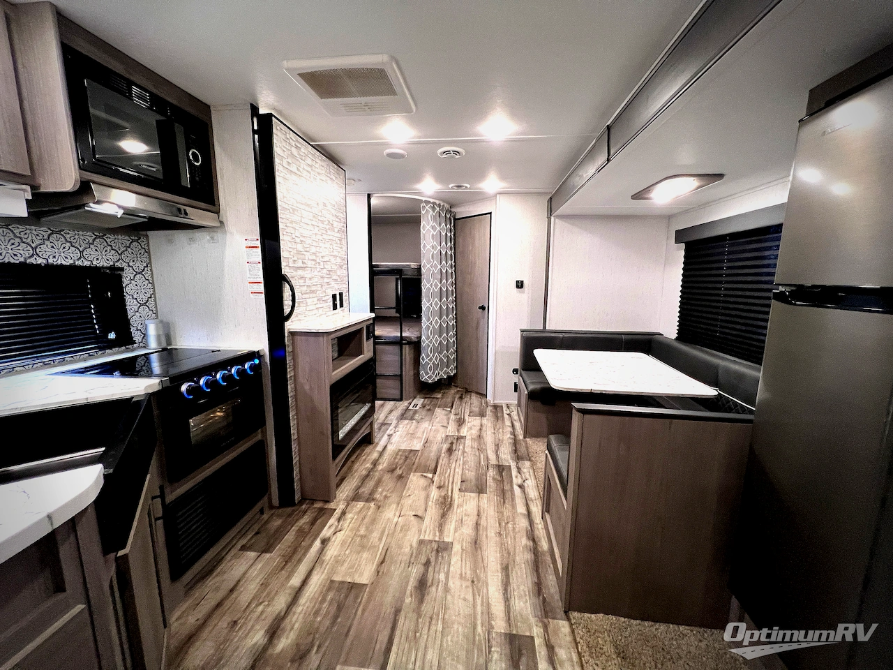 2022 Dutchmen Coleman Lantern Series 242BH Photo 6