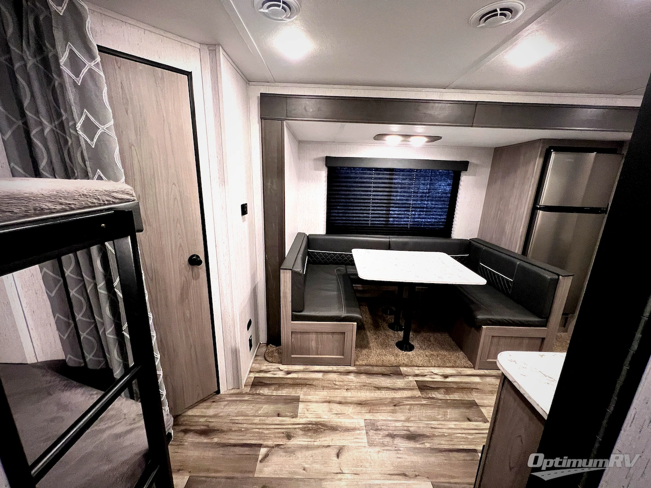 2022 Dutchmen Coleman Lantern Series 242BH Photo 7