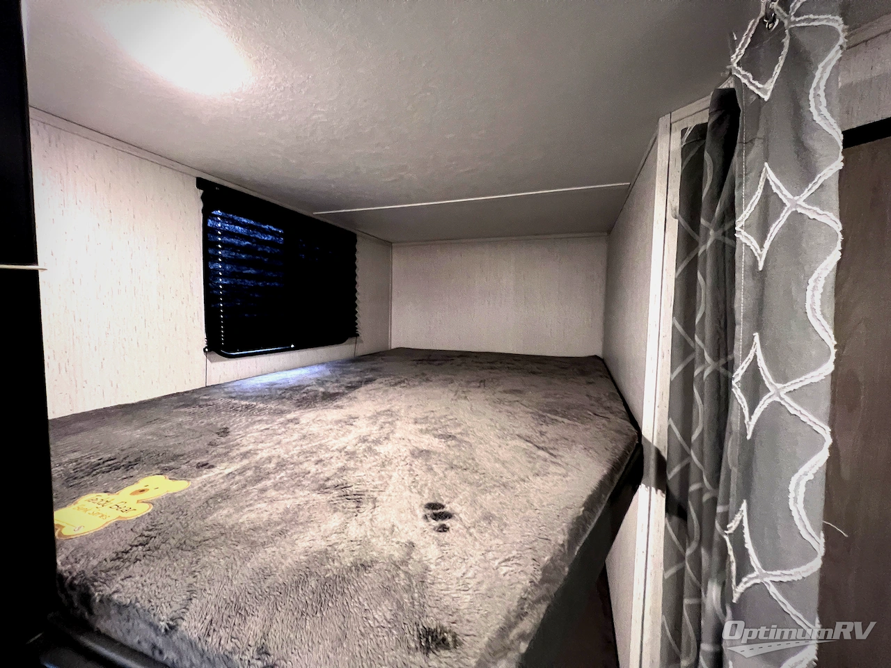 2022 Dutchmen Coleman Lantern Series 242BH Photo 9