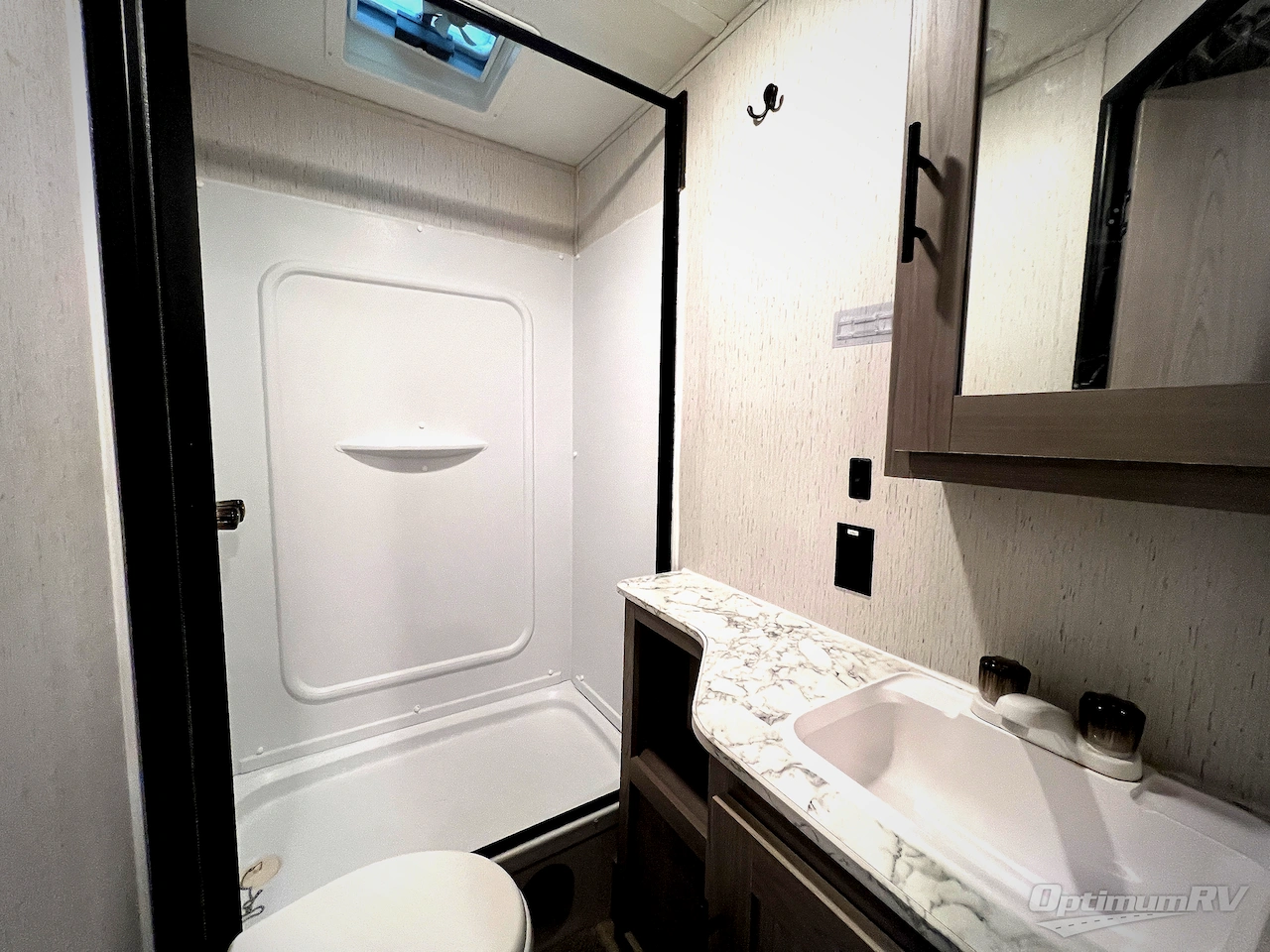 2022 Dutchmen Coleman Lantern Series 242BH Photo 13