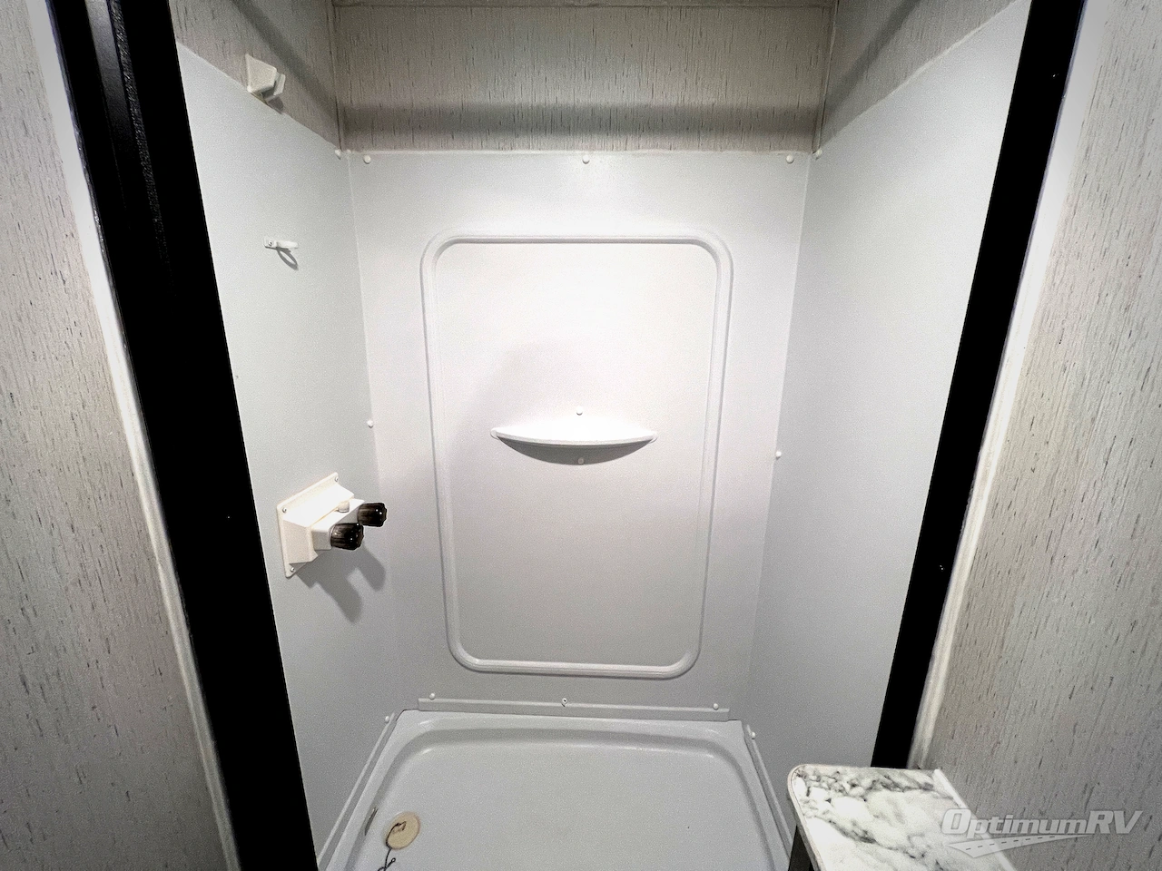 2022 Dutchmen Coleman Lantern Series 242BH Photo 15