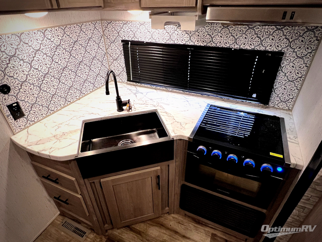 2022 Dutchmen Coleman Lantern Series 242BH Photo 23