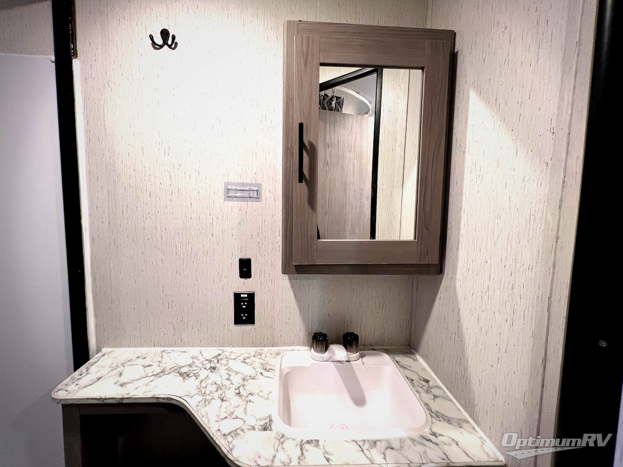 2022 Dutchmen Coleman Lantern Series 242BH Photo 35