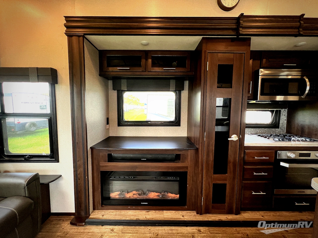 2019 Jayco North Point 377RLBH Photo 7