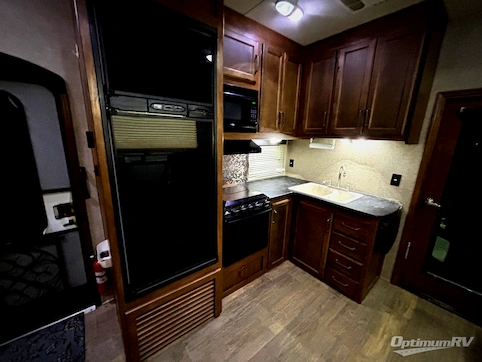 2016 Keystone Carbon 31 RV Photo 4
