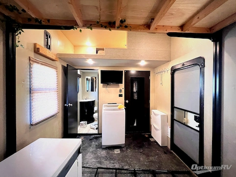 2018 Grand Design Momentum M-Class 350M RV Photo 4