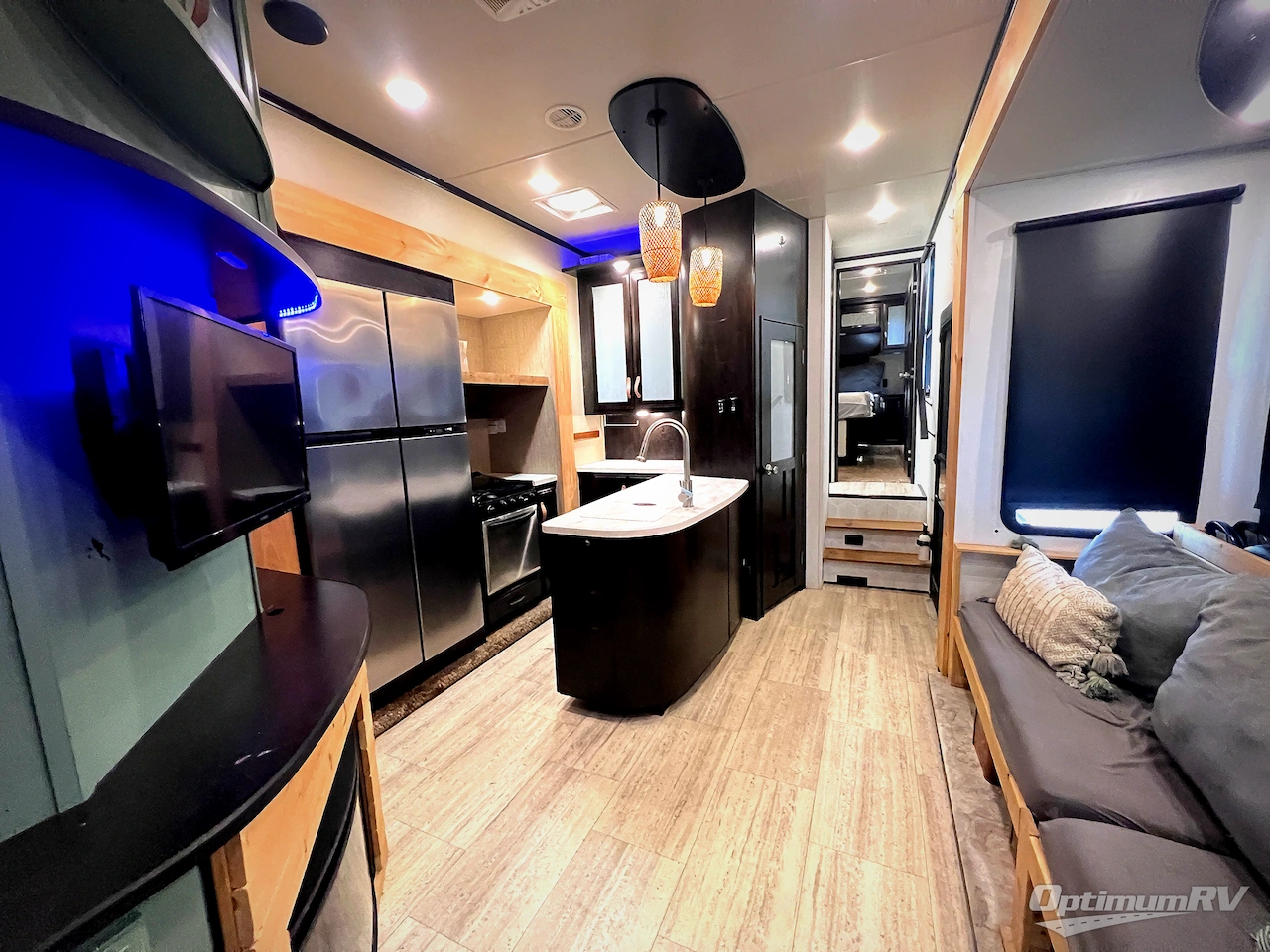 2018 Grand Design Momentum M-Class 350M Photo 9