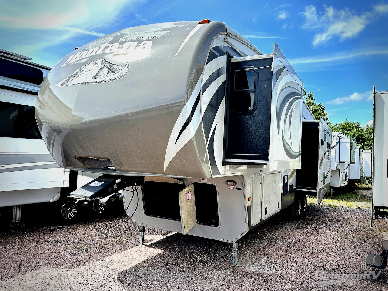 2013 Keystone Montana High Country 325RL Photo 2
