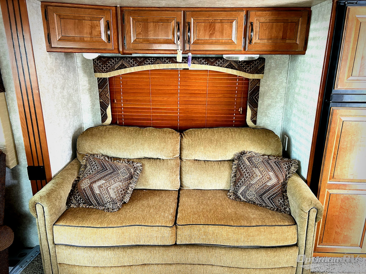 2013 Keystone Montana High Country 325RL Photo 5