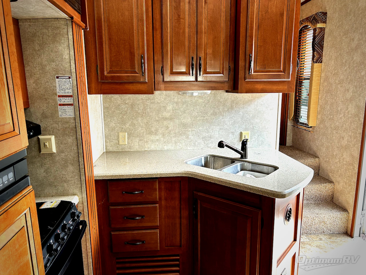 2013 Keystone Montana High Country 325RL Photo 10