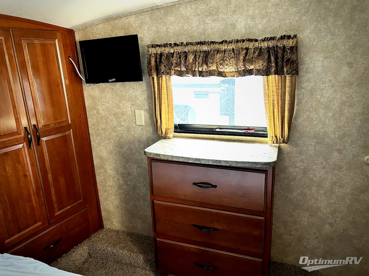 2013 Keystone Montana High Country 325RL Photo 14