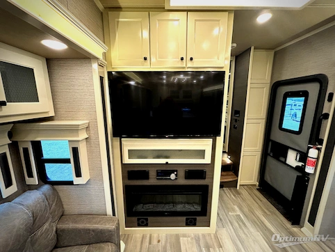 2022 VanLeigh Beacon 41LKB RV Photo 2