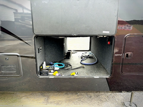 2022 VanLeigh Beacon 41LKB RV Photo 4