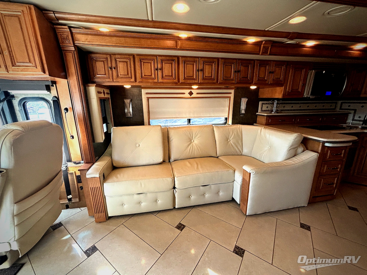 2014 Winnebago Tour 42QD Photo 6