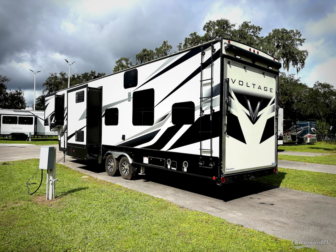 2021 Dutchmen Voltage 3635 Photo 3