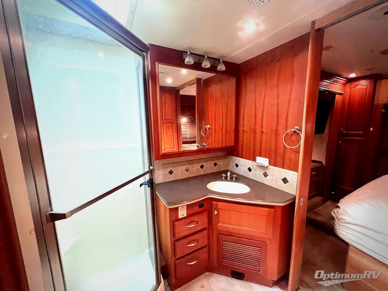 2005 Country Coach Allure 430 Hood River 400 Photo 13