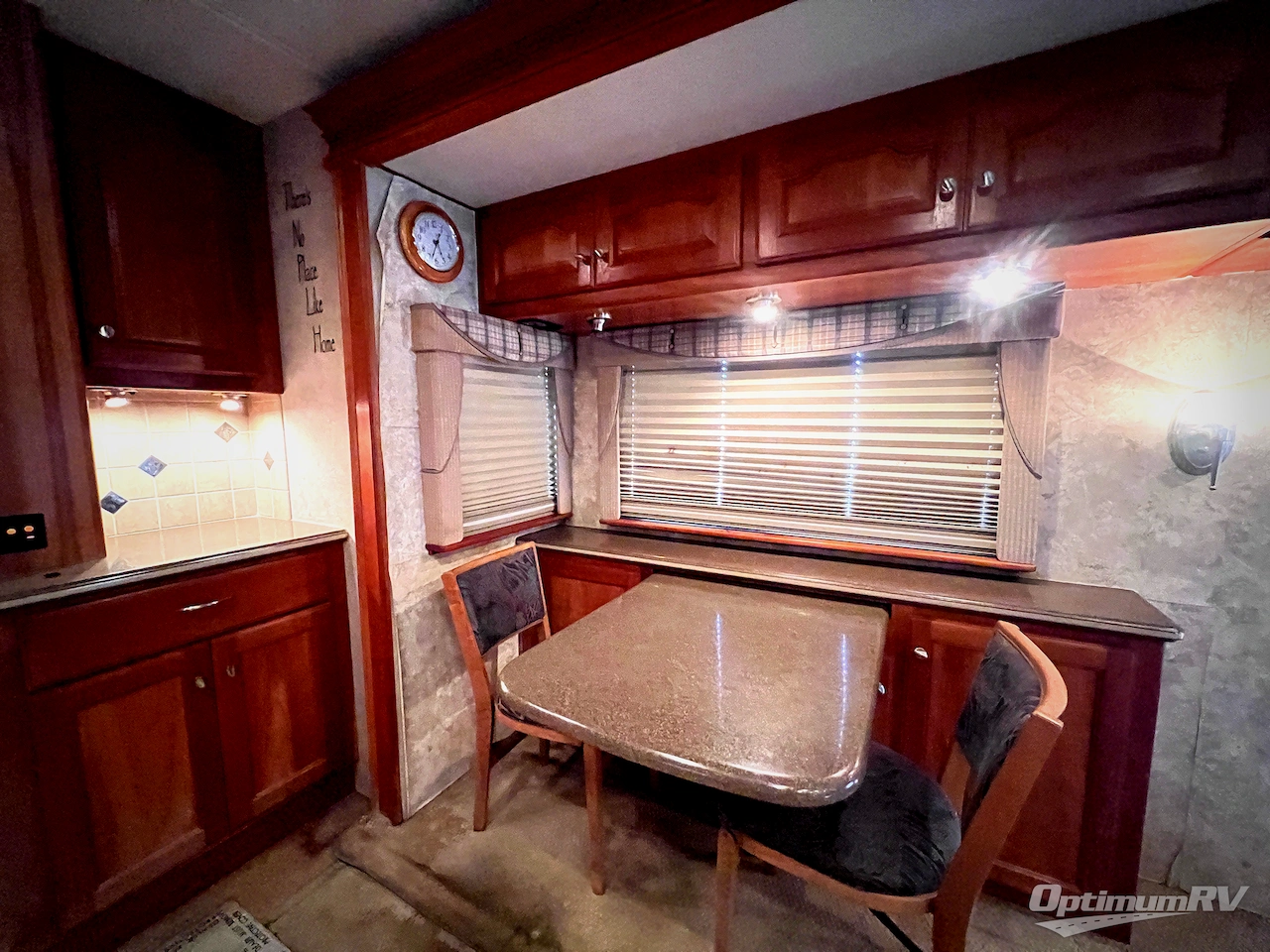 2005 Country Coach Allure 430 Hood River 400 Photo 10