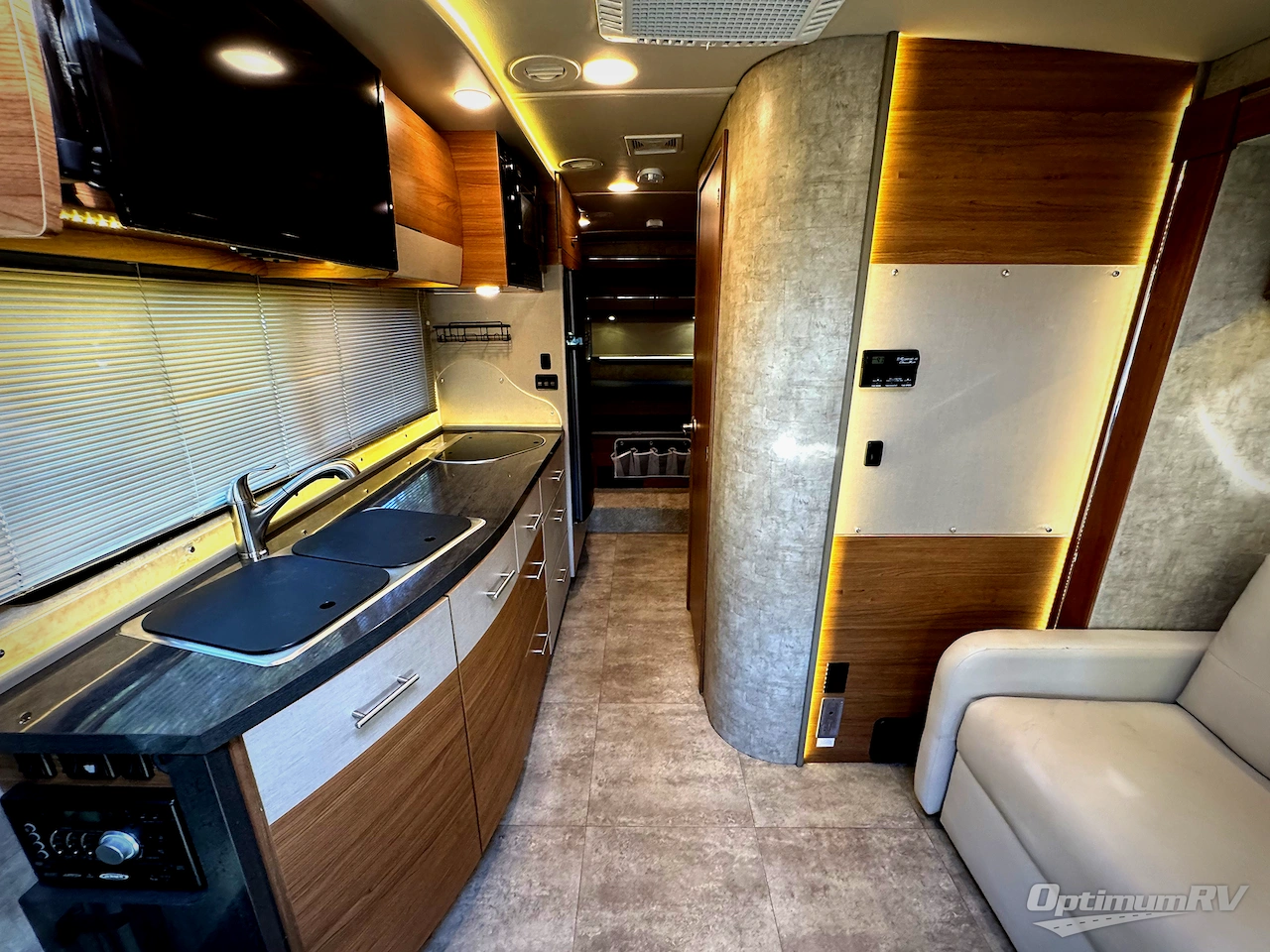 2015 Winnebago View 24G Photo 3