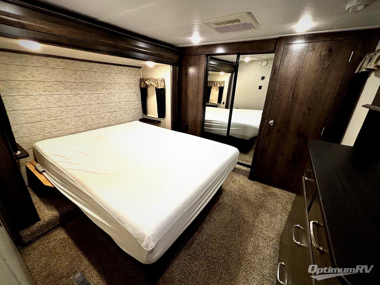 2019 Keystone Montana High Country 385BR Photo 8