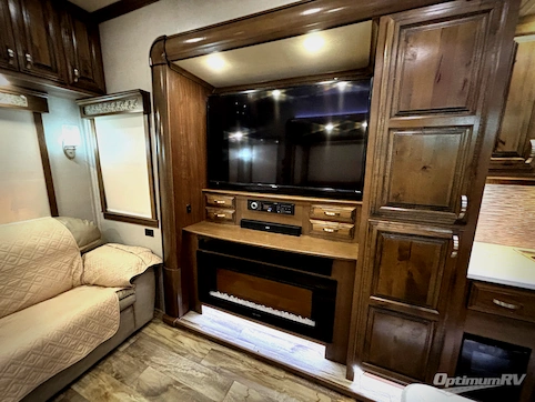 2019 RiverStone Legacy 38FB-2 RV Photo 4