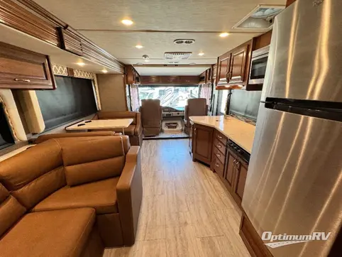 2018 Fleetwood Storm 32B RV Photo 2