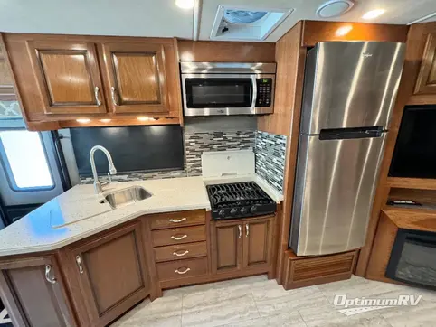 2018 Fleetwood Storm 32B RV Photo 3